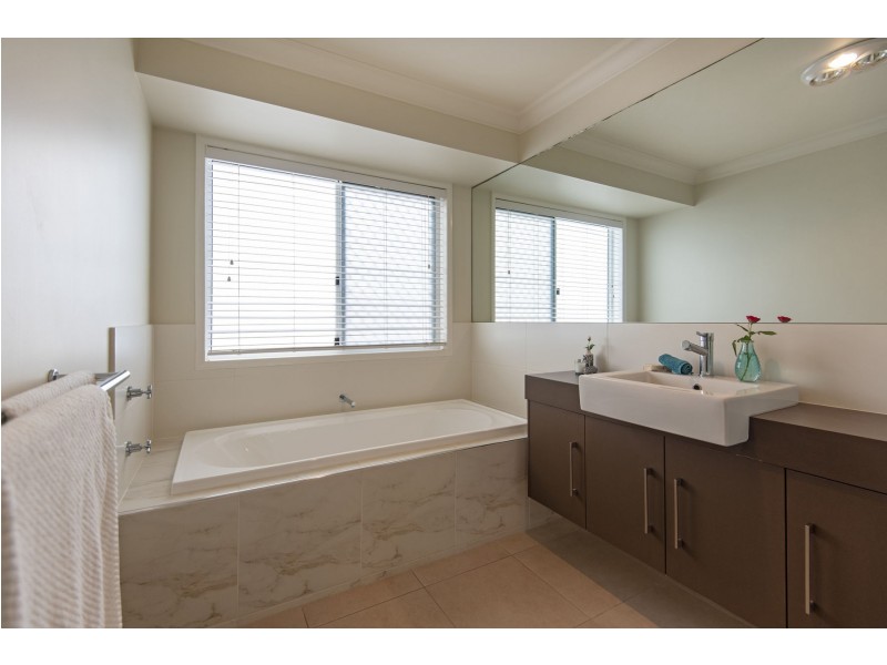 20 Fallon Drive, Middle Ridge QLD 4350