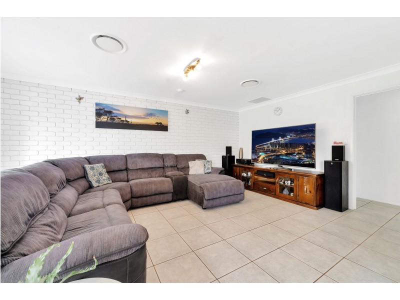 9 Basalt Court, Glenvale QLD 4350
