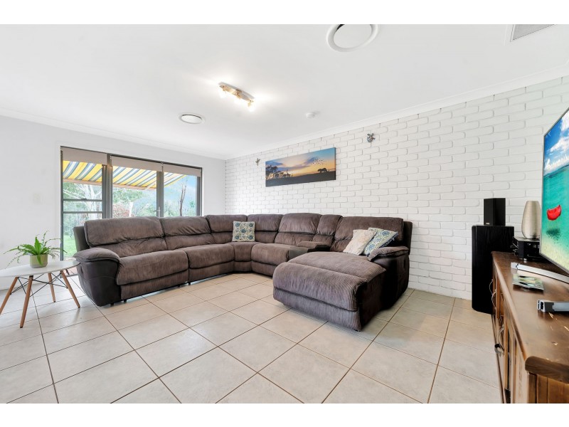 9 Basalt Court, Glenvale QLD 4350