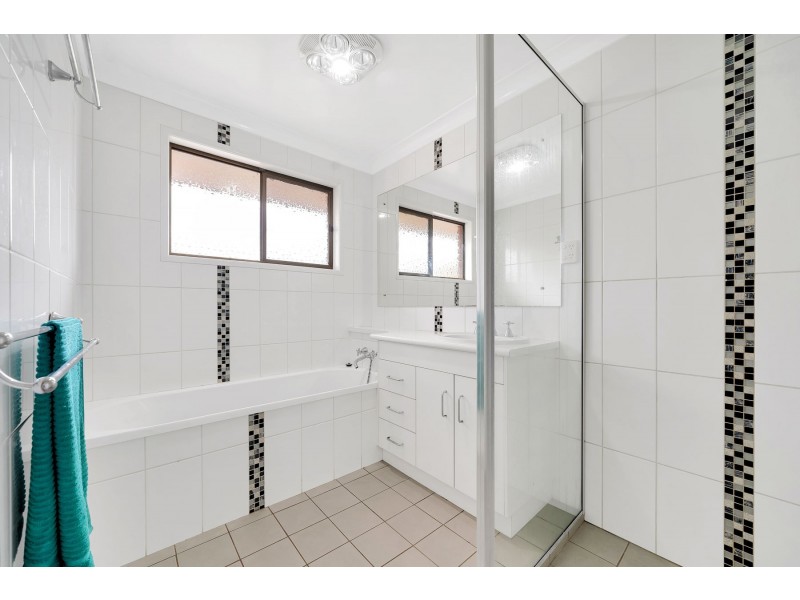 9 Basalt Court, Glenvale QLD 4350