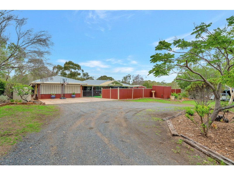 9 Basalt Court, Glenvale QLD 4350