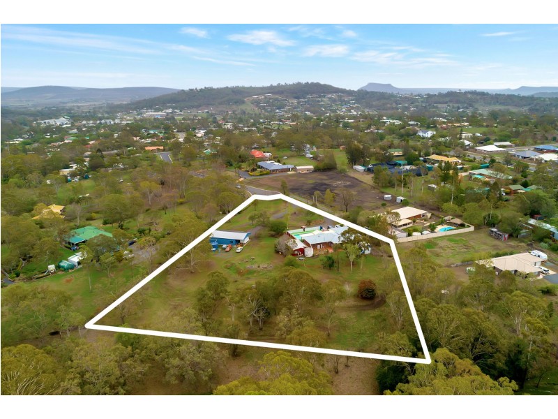 9 Basalt Court, Glenvale QLD 4350