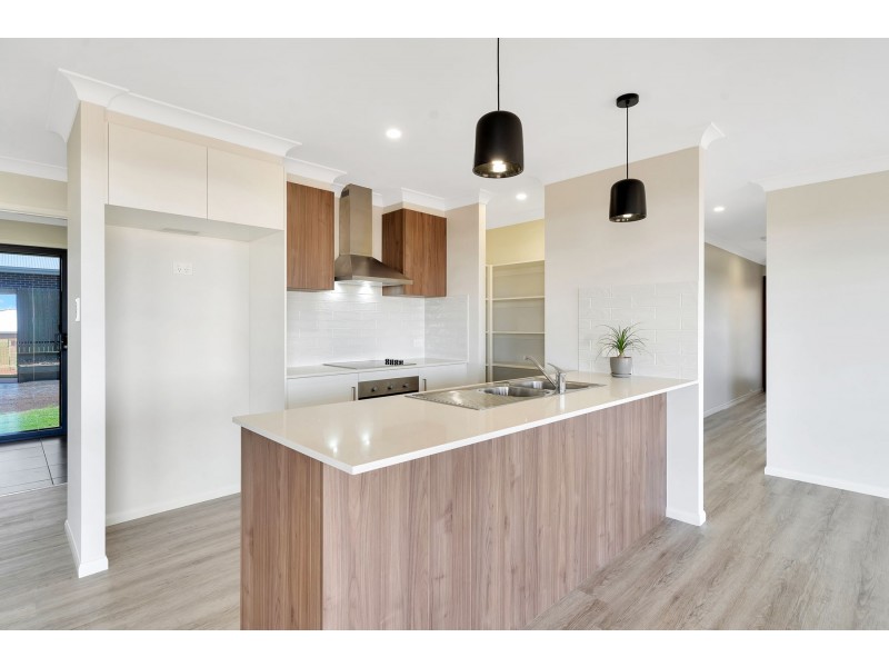 19 Kellett Drive, Westbrook QLD 4350