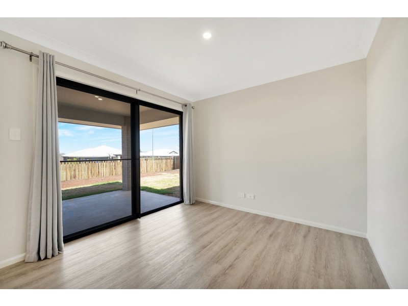 19 Kellett Drive, Westbrook QLD 4350