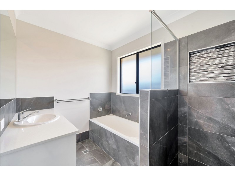 19 Kellett Drive, Westbrook QLD 4350