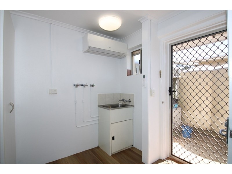 1/20 Swallow Court, Newtown QLD 4350