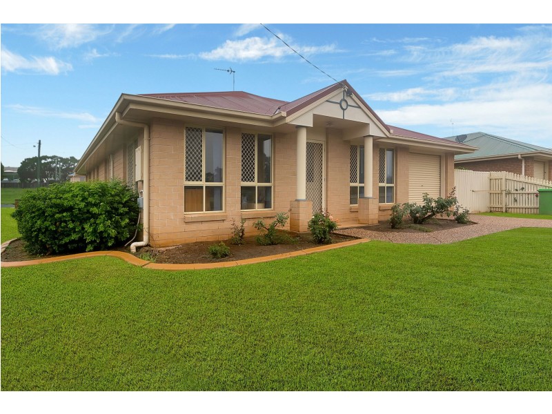 8 Fay Court, Kearneys Spring QLD 4350