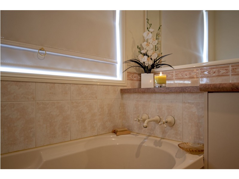 24 Gladstone Street, Wyreema QLD 4352