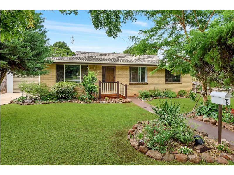 8 Meadow Court, Centenary Heights QLD 4350