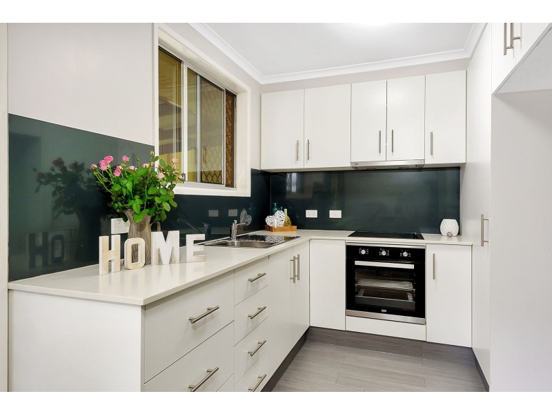 8 Meadow Court, Centenary Heights QLD 4350