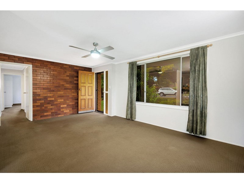 8 Meadow Court, Centenary Heights QLD 4350