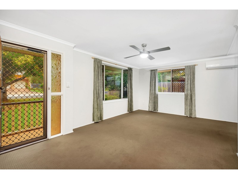 8 Meadow Court, Centenary Heights QLD 4350