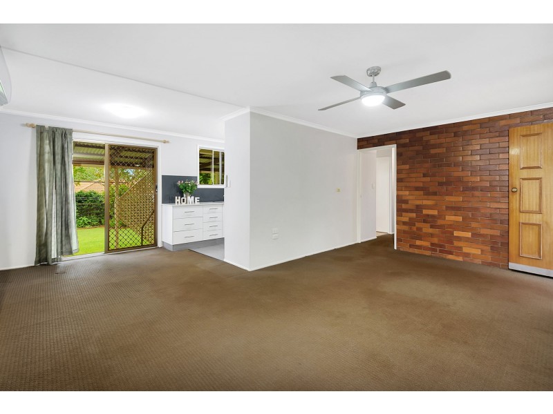 8 Meadow Court, Centenary Heights QLD 4350