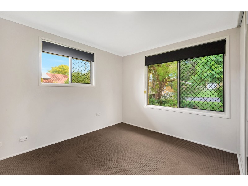 8 Meadow Court, Centenary Heights QLD 4350