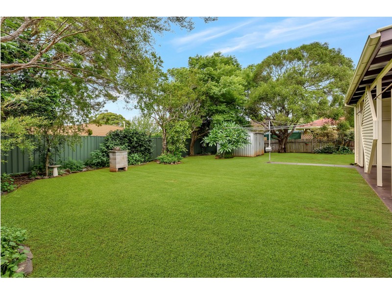 8 Meadow Court, Centenary Heights QLD 4350