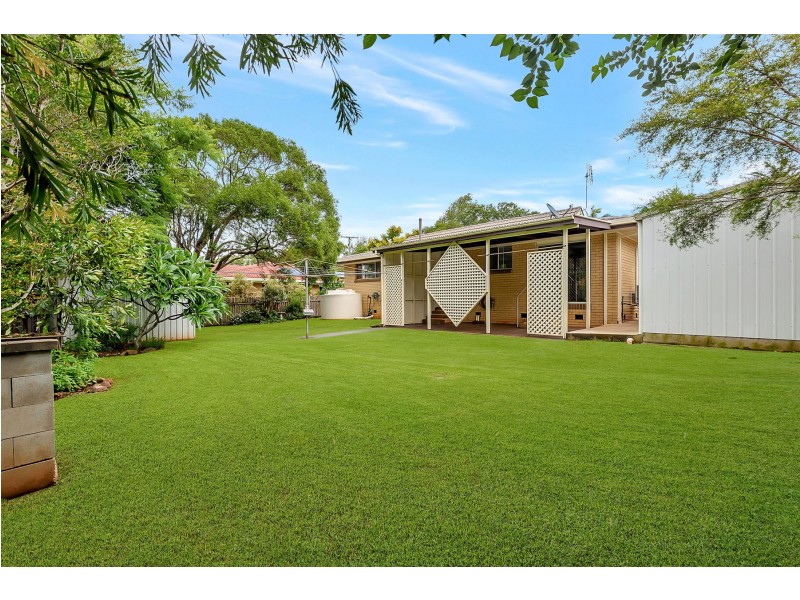 8 Meadow Court, Centenary Heights QLD 4350