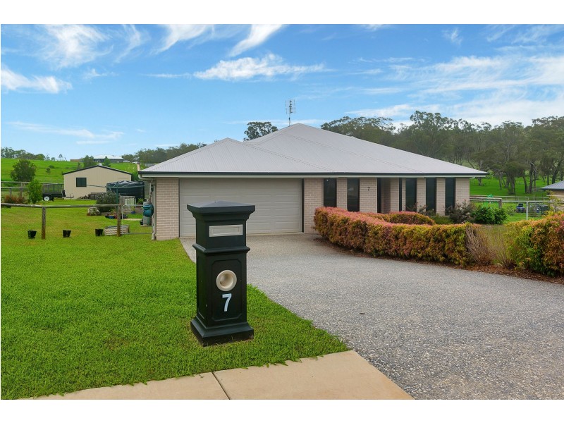 7 Monarch Street, Meringandan West QLD 4352