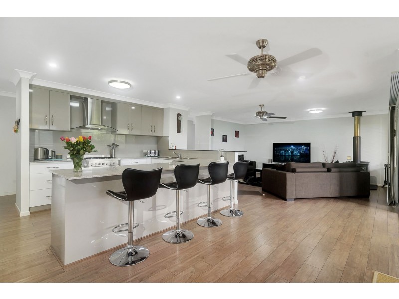 7 Monarch Street, Meringandan West QLD 4352