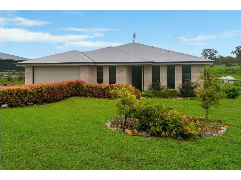 7 Monarch Street, Meringandan West QLD 4352