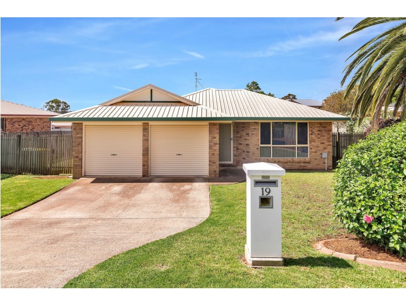 19 Bouganvillea Drive, Middle Ridge QLD 4350