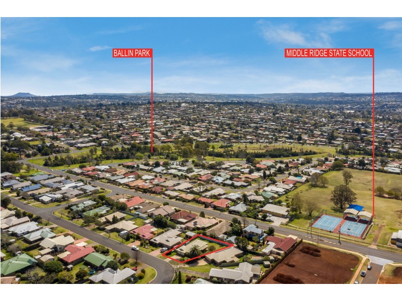 19 Bouganvillea Drive, Middle Ridge QLD 4350