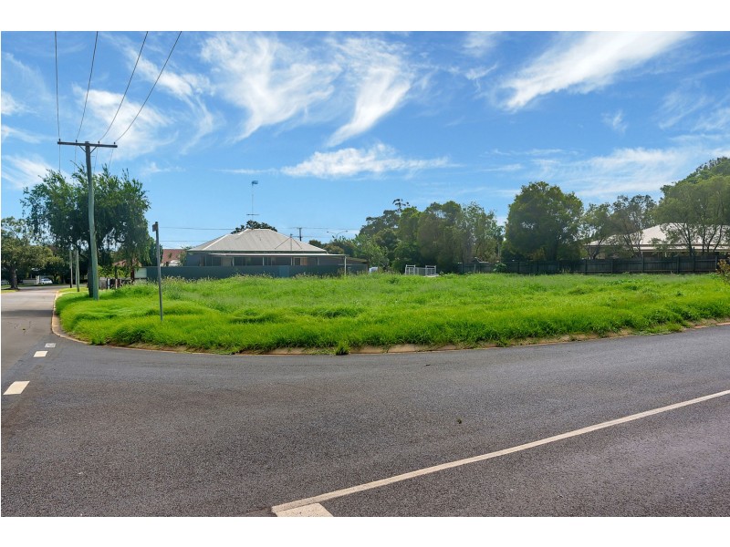 2 Nathan Street, Newtown QLD 4350