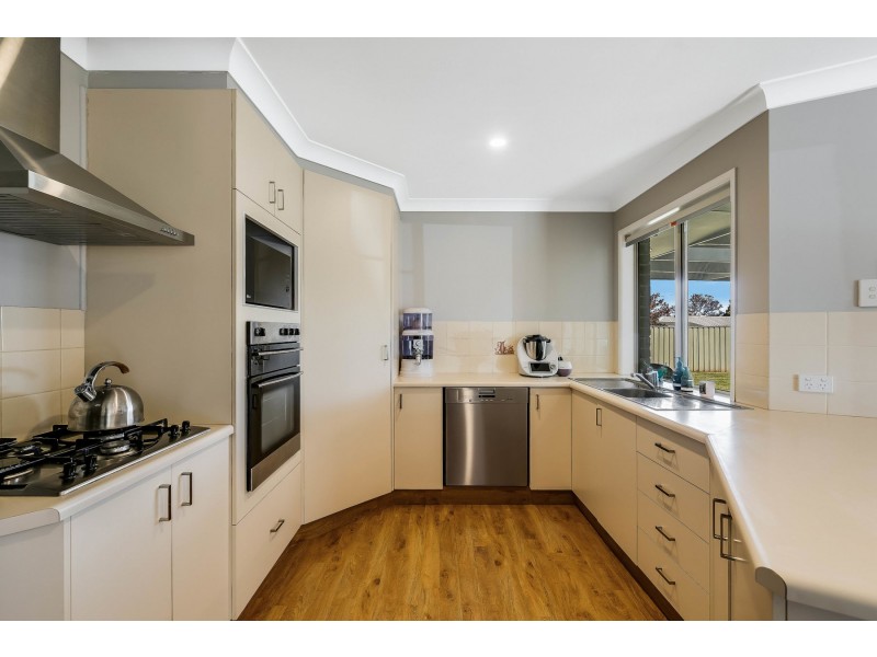 14 Honeysuckle Drive, Glenvale QLD 4350