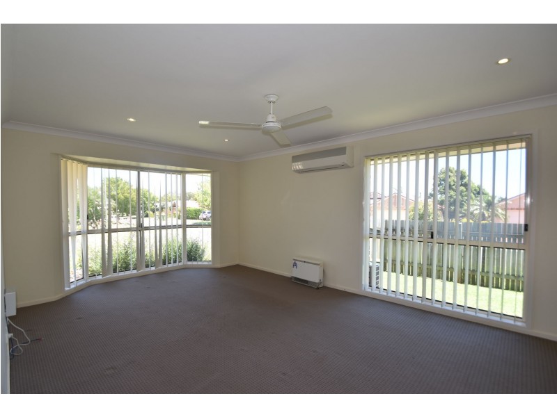 2 Deller Close, Middle Ridge QLD 4350
