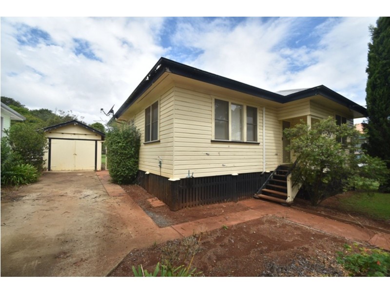 8 McWaters Street, North Toowoomba QLD 4350