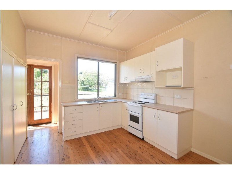 8 McWaters Street, North Toowoomba QLD 4350