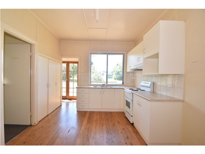 8 McWaters Street, North Toowoomba QLD 4350