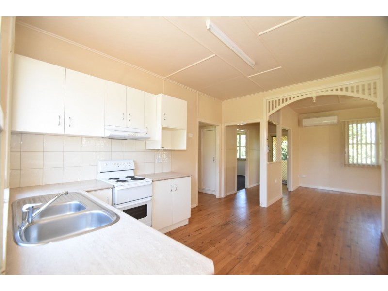 8 McWaters Street, North Toowoomba QLD 4350