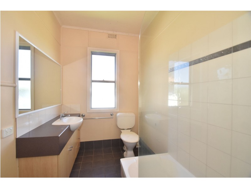 8 McWaters Street, North Toowoomba QLD 4350