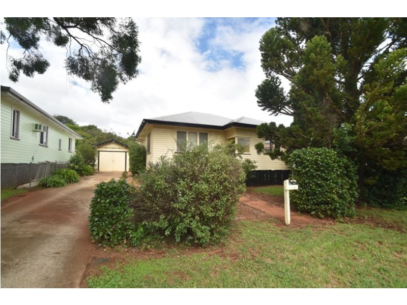 8 McWaters Street, North Toowoomba QLD 4350