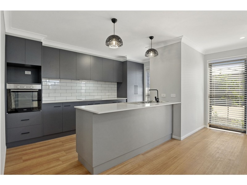 27 McGregor Street, Wilsonton QLD 4350