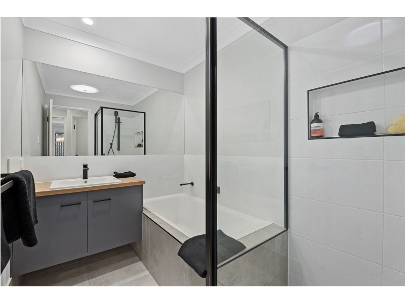 27 McGregor Street, Wilsonton QLD 4350