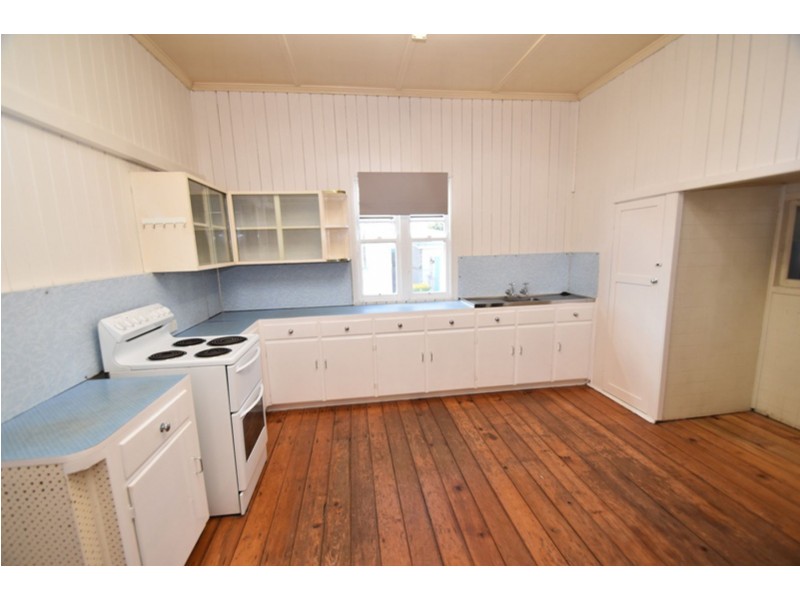 170 Taylor Street, Newtown QLD 4350