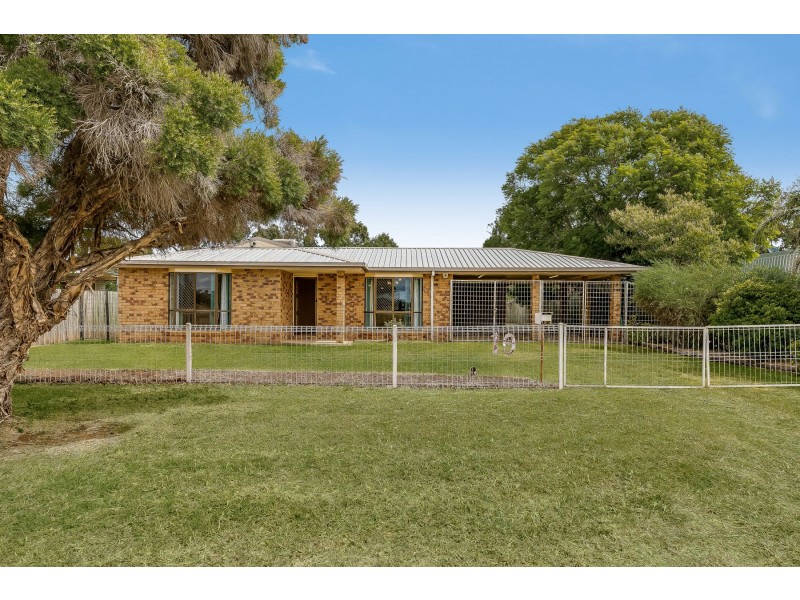 10 Gladsby Street, Oakey QLD 4401