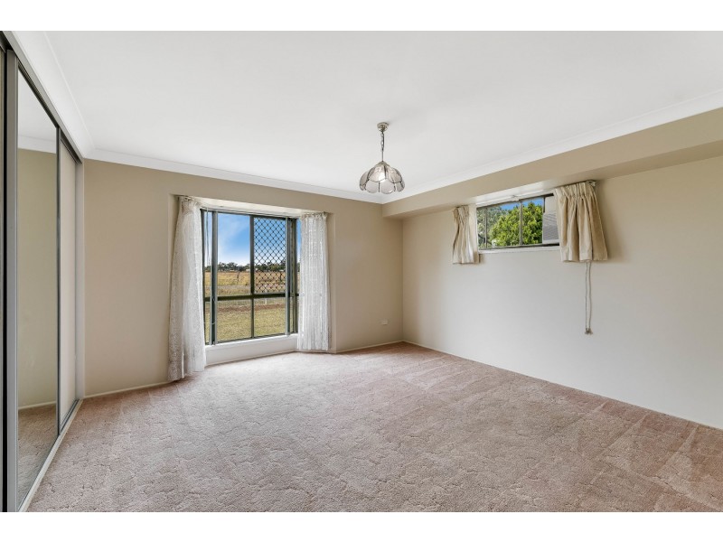 10 Gladsby Street, Oakey QLD 4401