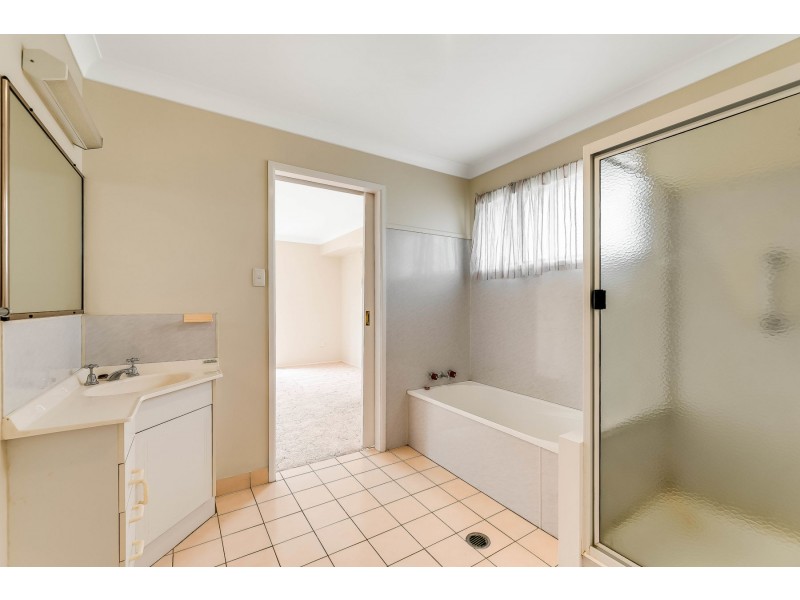 10 Gladsby Street, Oakey QLD 4401