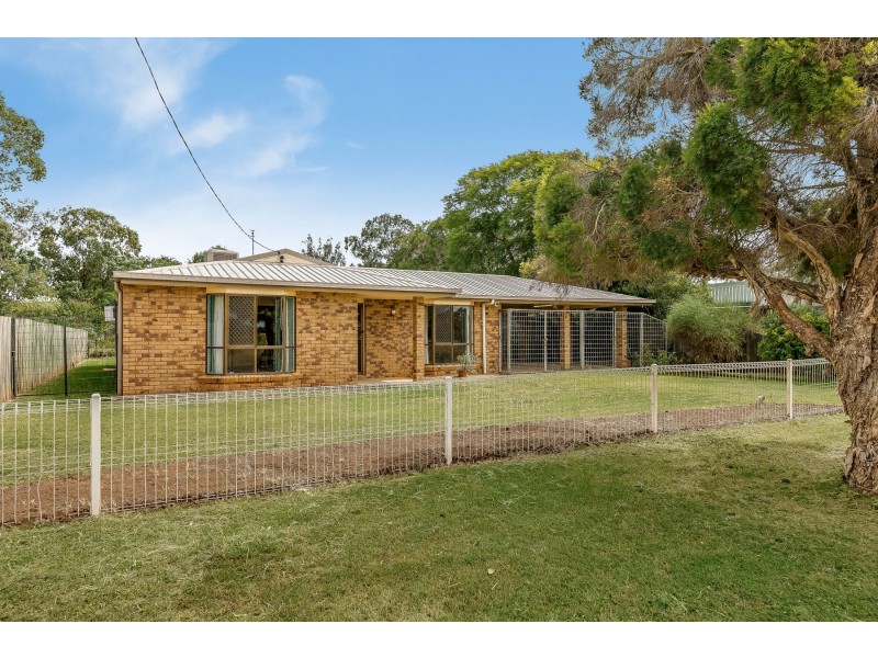 10 Gladsby Street, Oakey QLD 4401