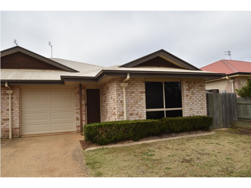 2/10 Sambar Court, Kearneys Spring QLD 4350