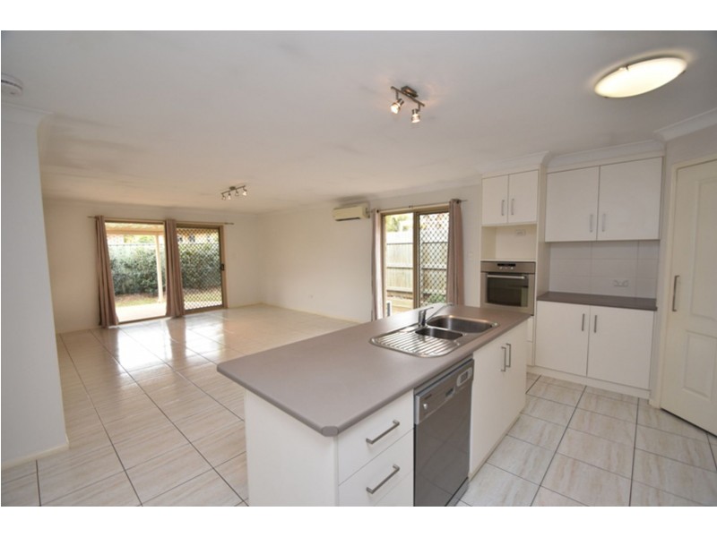 2/10 Sambar Court, Kearneys Spring QLD 4350