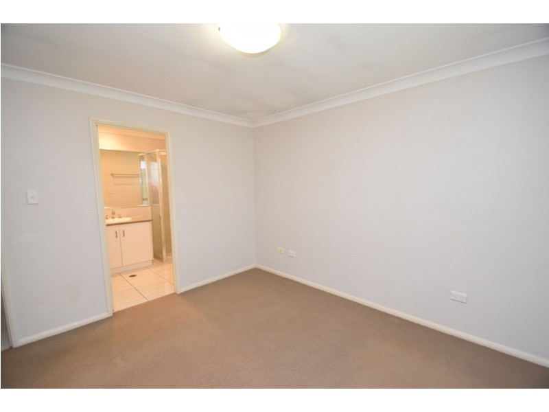 2/10 Sambar Court, Kearneys Spring QLD 4350