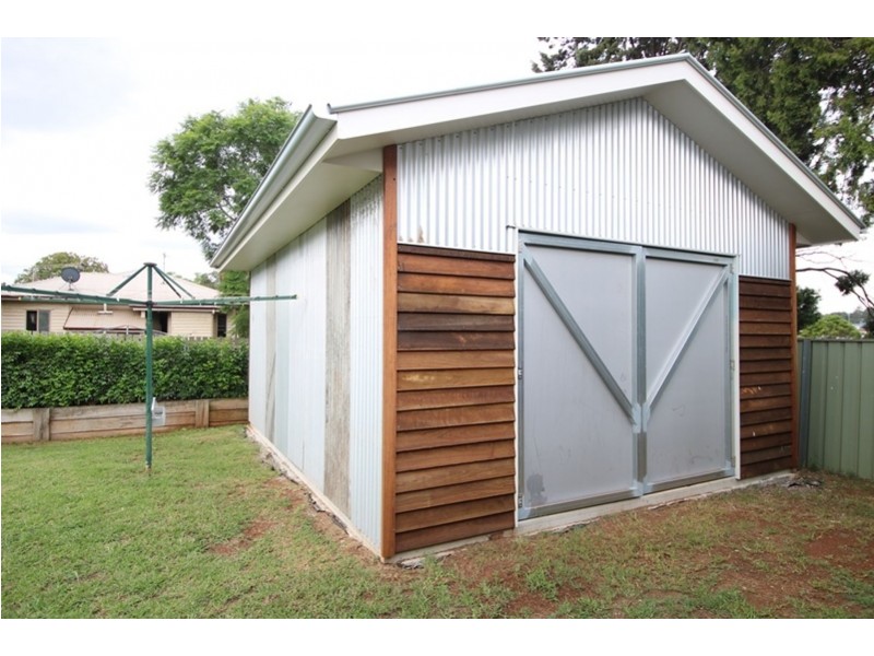 11 Dalgleish Street, South Toowoomba QLD 4350