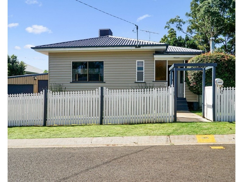 7 McCook Street, South Toowoomba QLD 4350
