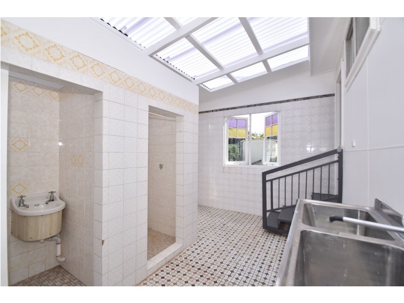 2 Wombyra Street, Newtown QLD 4350