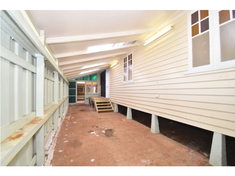 2 Wombyra Street, Newtown QLD 4350