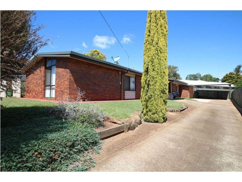 1/4 Brendanbri Street, Centenary Heights QLD 4350