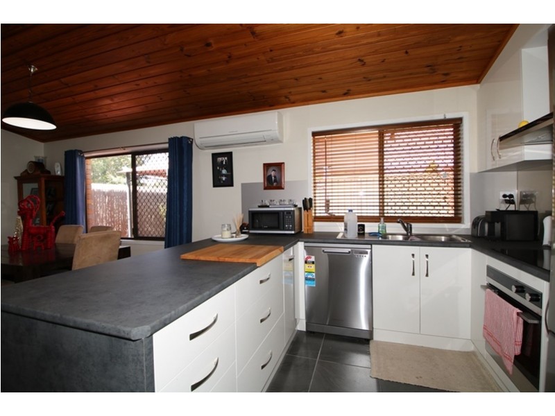 1/4 Brendanbri Street, Centenary Heights QLD 4350